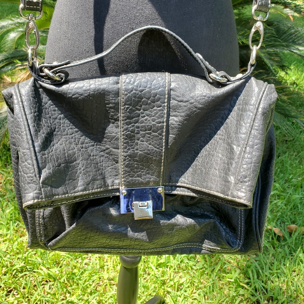 🙏 NEW YORK & COMPANY Faux leather crossbody bag